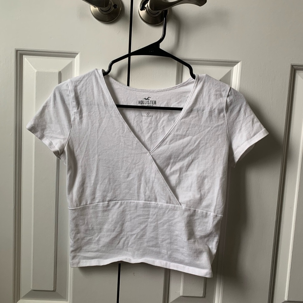 Holllister Crop Top White Baby Tee